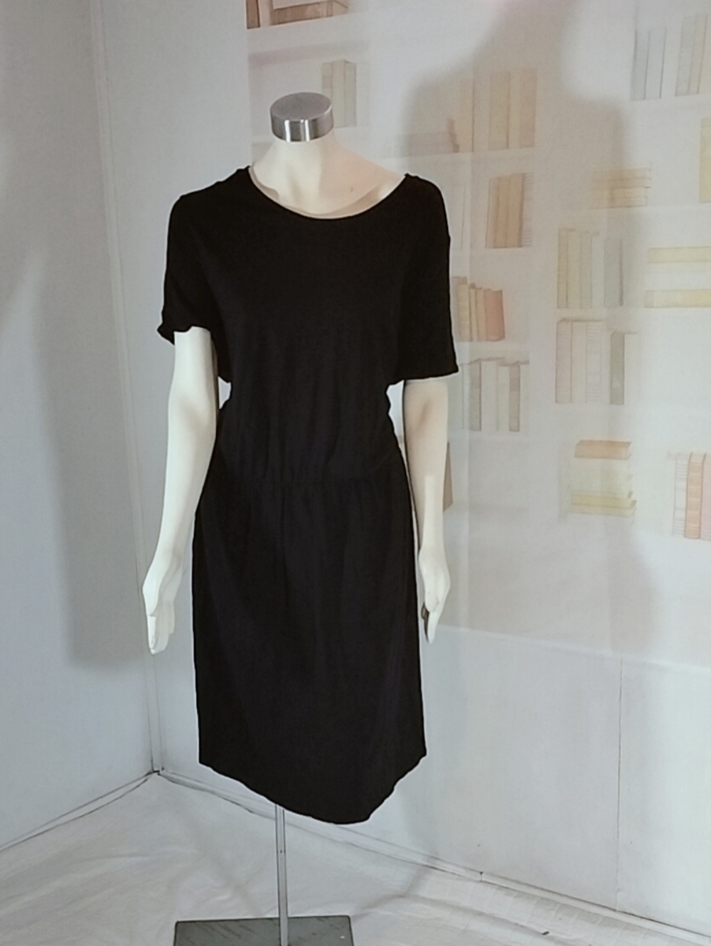 Old Navy Black Short-Sleeve Midi Dress